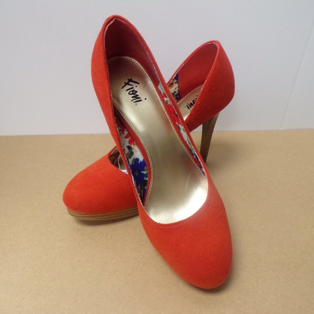 SHOES - Picture 3 of 3